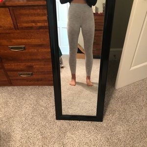 Lululemon size 6 leggings Wunder under
